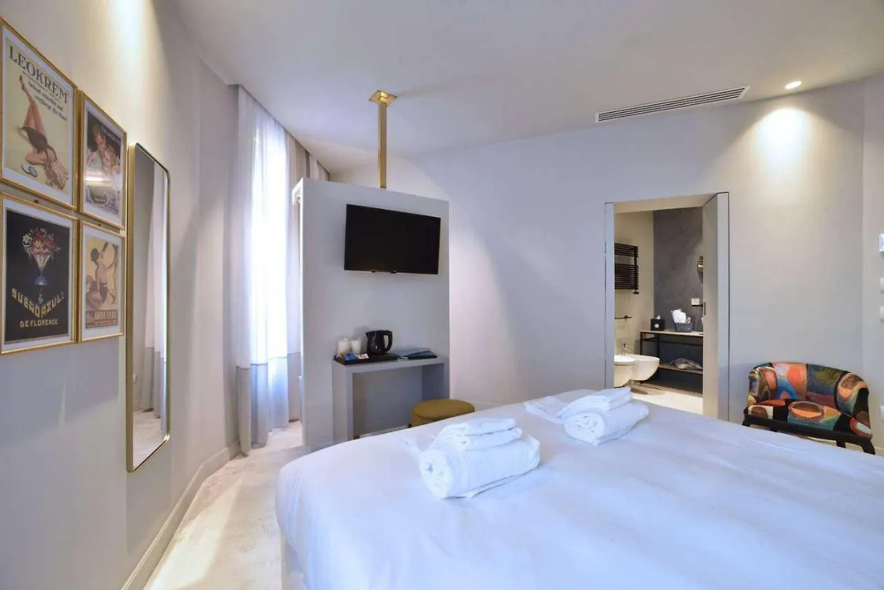 Boutique Hotel De La Ville Laigueglia 3*,