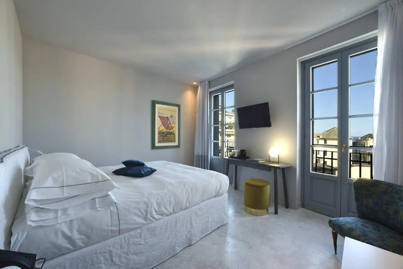Boutique Hotel De La Ville Laigueglia 3*,
